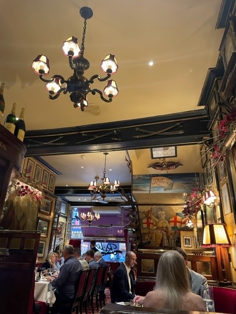 ロンドン最古の人気レストラン【Rulesルールズ】美味しいイギリス料理 【doTERRA】東京都世田谷区ライフスタイルコーディネーター